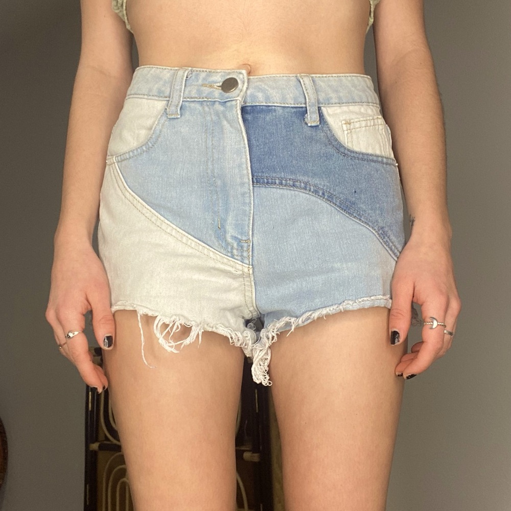 Jean size Xs. Color blocking Jean shorts.